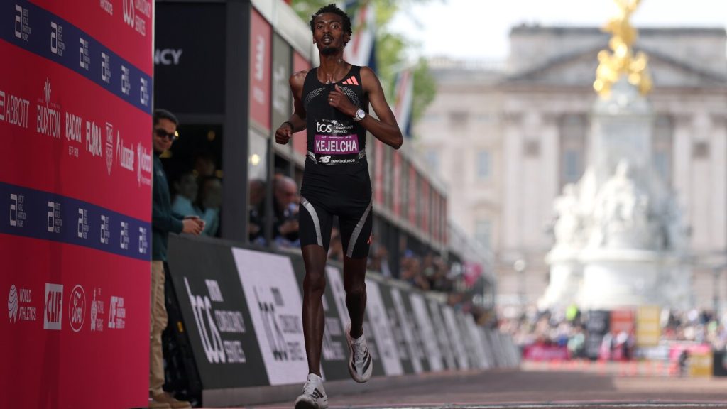 Yomif Kejelcha sets new world record for marathon but finishes in second place.