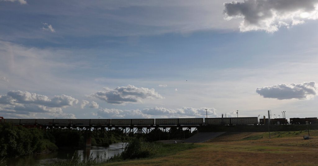 Authorities in Laredo Look into the Deaths of Six Individuals Discovered in a Train Boxcar