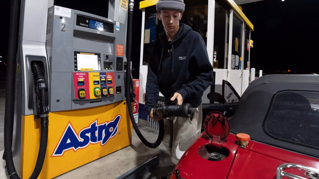 Gasoline prices resume upward trend following a short decline.
