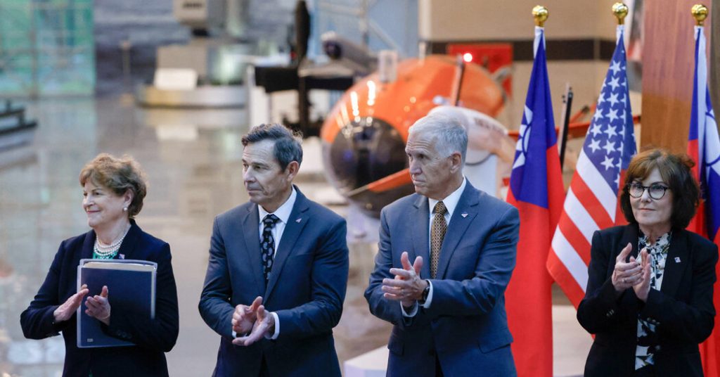 Legislators Encourage Trump to Proceed with Postponed Weapons Sale to Taiwan