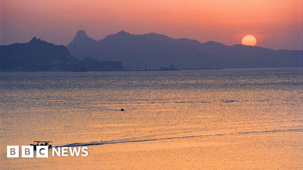 [Oil tanker seized near Yemen's coast and redirected towards Somalia