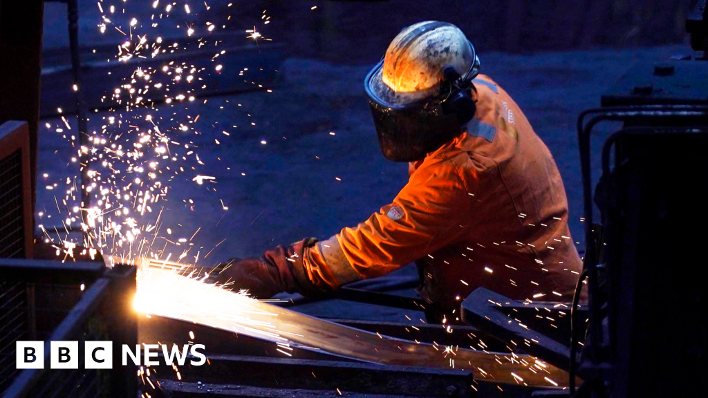 Starmer reveals initiatives for the nationalization of British Steel.