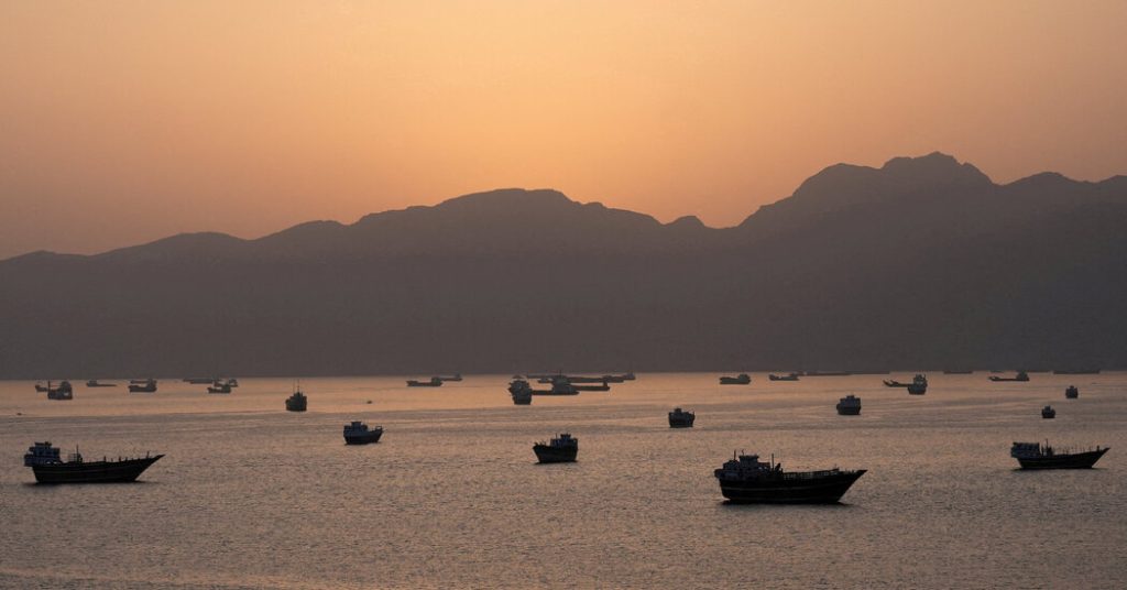 Trump Announces U.S. Support for Evacuating Blocked Vessels from Strait of Hormuz