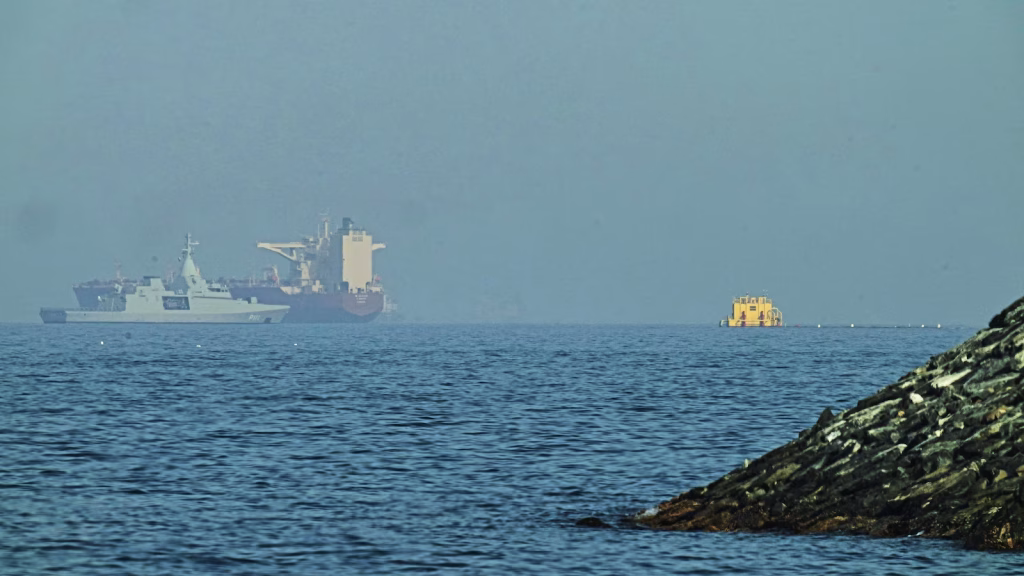 US issues alert to shipping companies about potential sanctions for toll payments to Iran in the Strait of Hormuz.