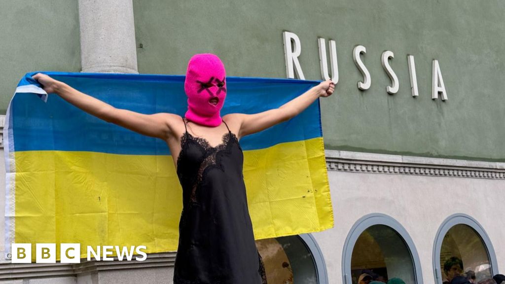 [Venice Biennale receives criticism for featuring Russian participation